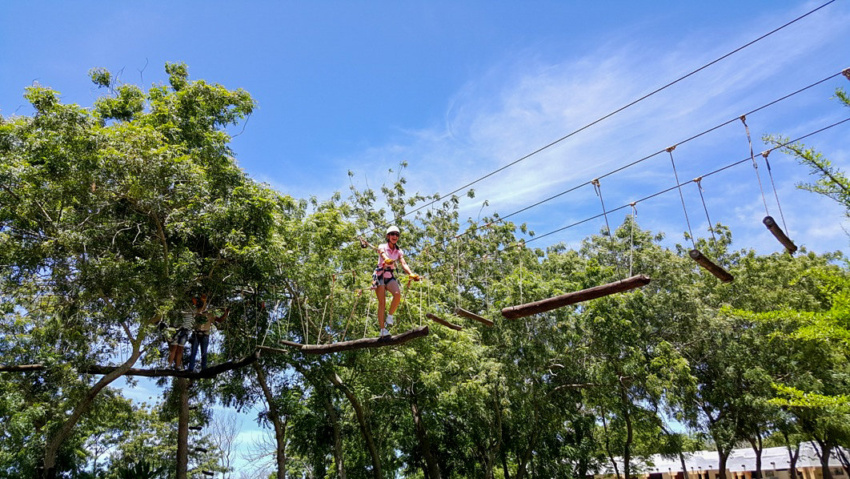 Fly Over the Cumayasa Jungle on 1-Mile Canopy Tour